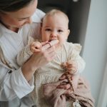 Mushie Ujjra húzható fogkefe (Agyag-homok)