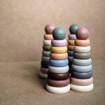 Mushie Gyűrű piramis (Pasztell színek)