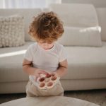 Mushie Pukkasztós játék - Virág (Kakukkfű)