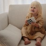 Mushie Pukkasztós játék - Telefon (Púderrózsaszín)