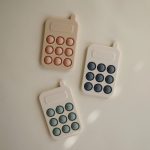 Mushie Pukkasztós játék - Telefon (Púderrózsaszín)